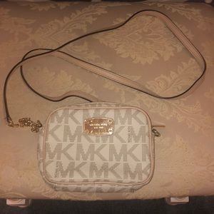 Authentic Micheal Kors Crossbody!!